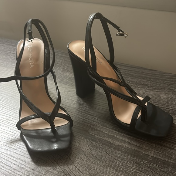 Heels - Picture 2 of 3